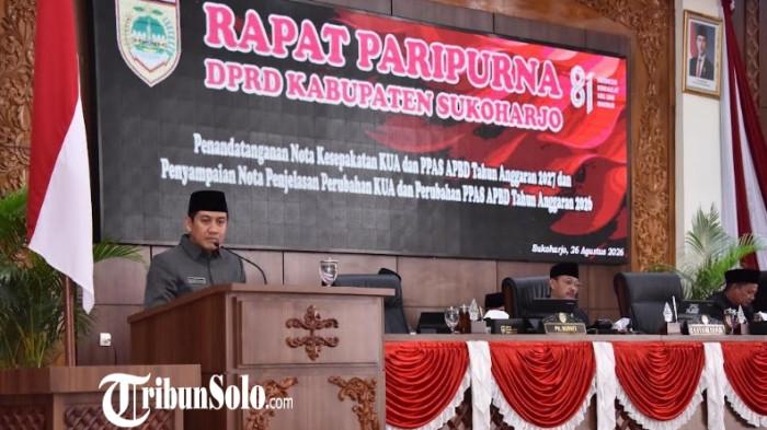 Rapat paripurna dengan agenda penandatanganan nota kesepakatan Kebijakan Umum Anggaran dan Prioritas Plafon Anggaran Sementara (KUA-PPAS) APBD Tahun Anggaran 2027 serta penyampaian nota penjelasan KUA-PPAS Perubahan APBD Tahun Anggaran 2026 digelar di ruang rapat paripurna DPRD Sukoharjo, Rabu (26/8/2026).