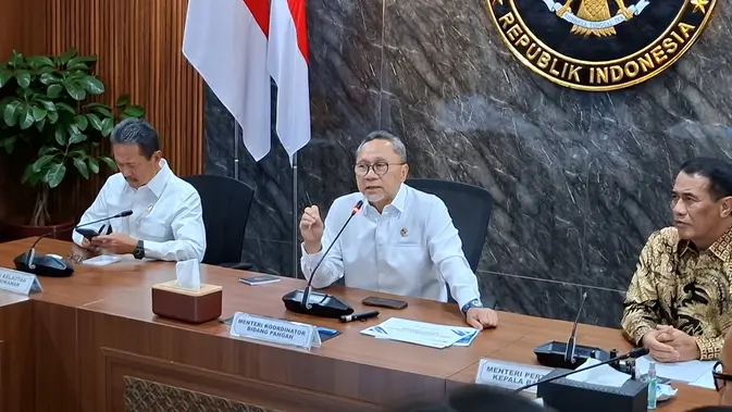 Menteri Koordinator Bidang Pangan, Zulkifli Hasan di Kantor Kemenko Pangan, Jakarta, Jumat (13/3/2026). (Foto: Liputan6.com/Arief RH)