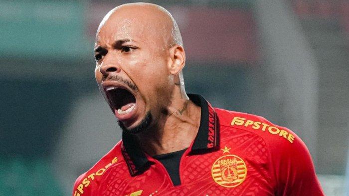 Kegembiraan Gustavo Almeida (Persija) saat mencetak gol ke gawang Madura United di Liga 1 2024/2025, Rabu (6/11).