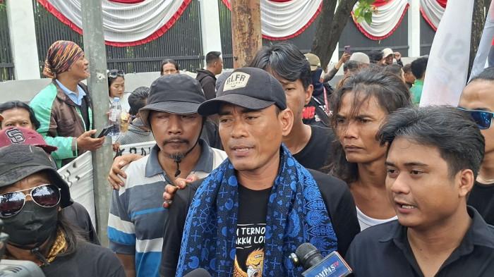 BANTAHAN BOTOK - Koordinator Aliansi Masyarakat Pati Bersatu (AMPB), Supriyono alias Botok membantah keras tudingan yang menyebut gerakan AMPB ditunggangi oleh pihak kelompok tertentu.