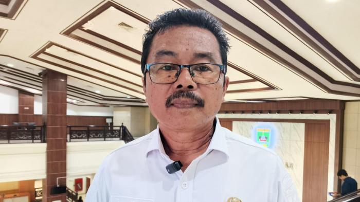 RANPERDA- Kepala Dinas Perkebunan, Tanaman Pangan dan Hortikultura Sumatera Barat Afniwirman saat diwawancarai usai pembahasan Raperda tentang Perlindungan dan Pemberdayaan Petani di DPRD Sumbar, Rabu (26/8/2026)