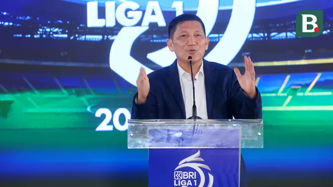 Direktur Utama PT Liga Indonesia Baru (LIB) Ferry Paulus, memberikan sambutan saat acara launching BRI Liga 1 2024/2025 di Auditorium Brilian Center, Jakarta Pusat, Selasa (6/8/2024). (Bola.com/M Iqbal Ichsan)