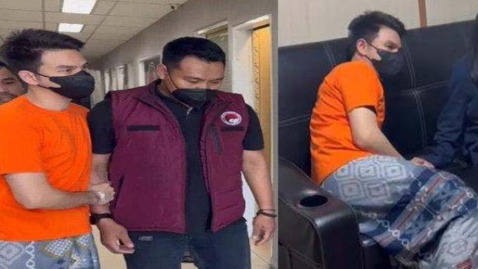DIPERIKSA PAKAI SARUNG - Jonathan Frizzy sarungan di Lantai 4 Mapolresta Bandara Soekarno-Hatta, Benda, Kota Tangerang, Banten, Senin (5/5/2025). Jonathan Frizzy ternyata sedang dalam masa penyembuhan setelah operasi ambeien atau wasir.