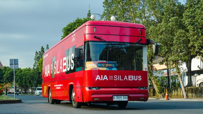 EDUKASI KEUANGAN - PT AIA FINANCIAL (AIA) membawa bus edukasi AIA SILABUS ke Universitas Gadjah Mada (UGM), menghadirkan edukasi tentang pengelolaan keuangan bagi lebih dari 150 mahasiswa.