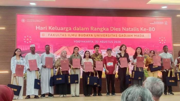 20260827 Dua mahasiswa internasional UMP Purwokerto raih juara pantun