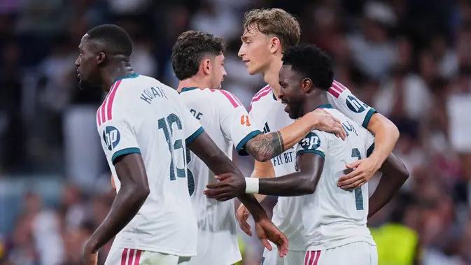 Para pemain Real Madrid merayakan gol dalam laga La Liga Spanyol antara Real Madrid vs Real Sociedad di Madrid, Spanyol, Rabu, 26 Agustus 2026. (AP Photo/Manu Fernandez)