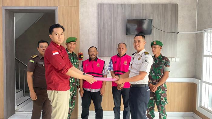 TERSANGKA KORUPSI - Kejaksaan Negeri (Kejari) Sungai Penuh menetapkan dua tersangka kasus dugaan korupsi dana makan minum dan operasional Dinas Pemadam Kebakaran (Damkar) Kota Sungai Penuh tahun anggaran 2022-2024. Penetapan tersangka Rabu (26/8/2026).