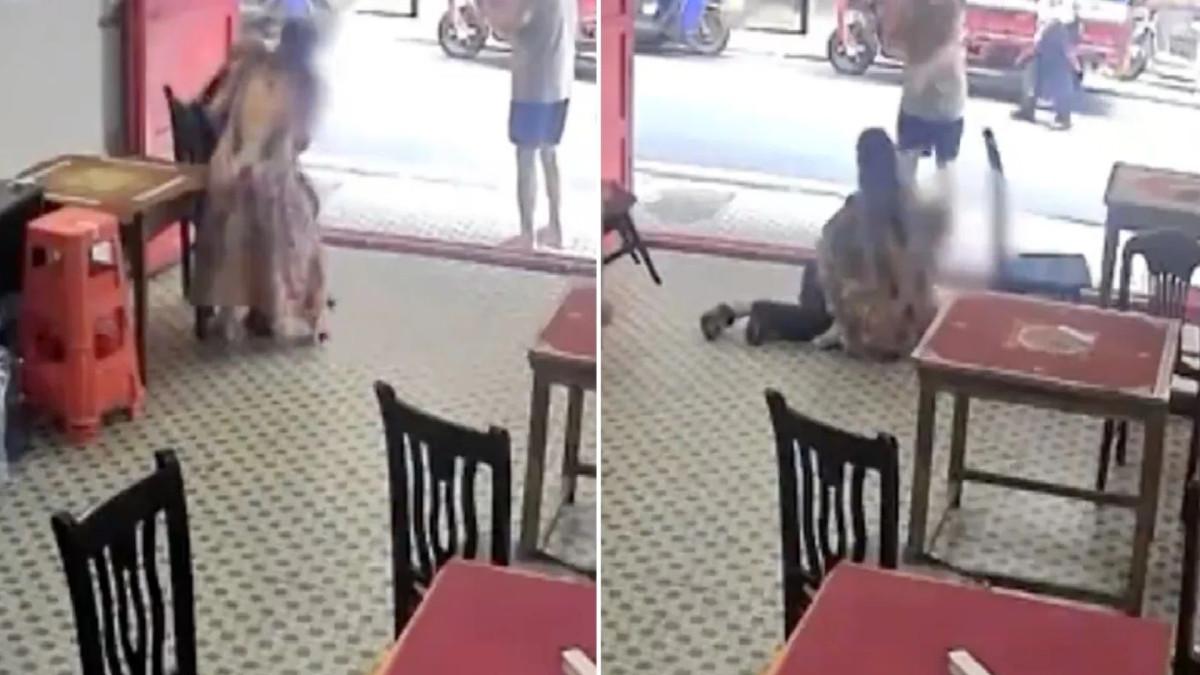 Pria lansia jatuh pingsan