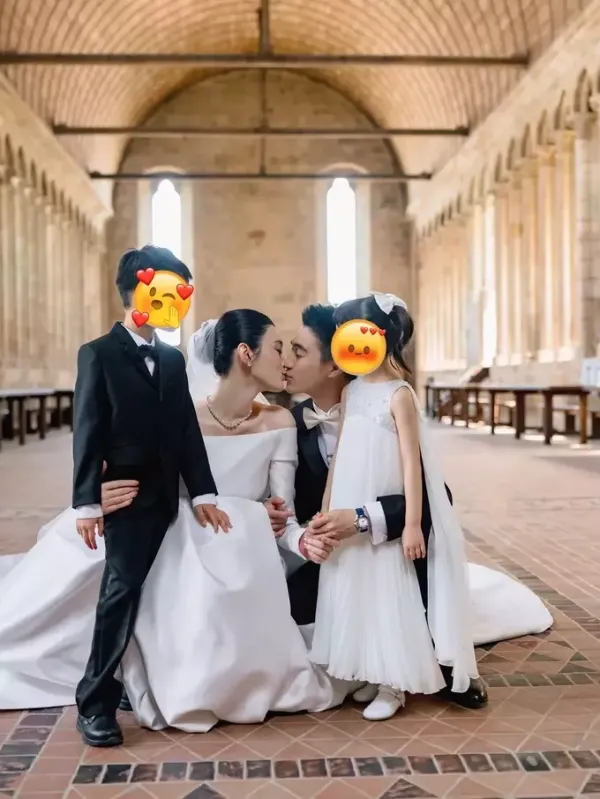 Mario Ho, his wife and their two children at the couple’s wedding in France, early June. Photo from Weibo