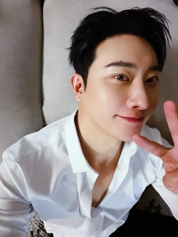 Zhoumi Super Junior-M akan memegang kendali STE yang menaungi artis SM Entertainment di Tiongkok. (instagram.com/zhouzhoumi419)