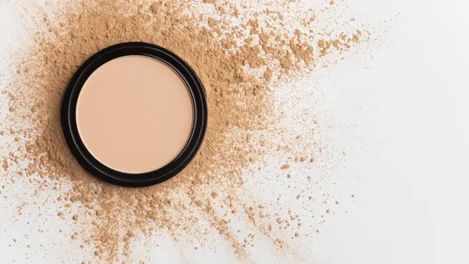 Kapan Harus Pakai Setting Powder atau Finishing Powder? [Dok/freepik.com]