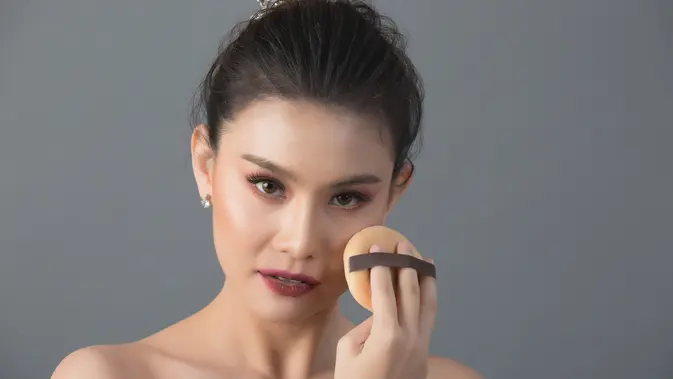 Bisakah Setting Powder dan Finishing Powder Dipakai Bersamaan? [Dok/freepik.com/jcomp]