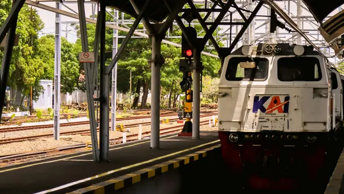 Ilustrasi kereta api, PT KAI. (Photo by Husam El Haq on Unsplash)