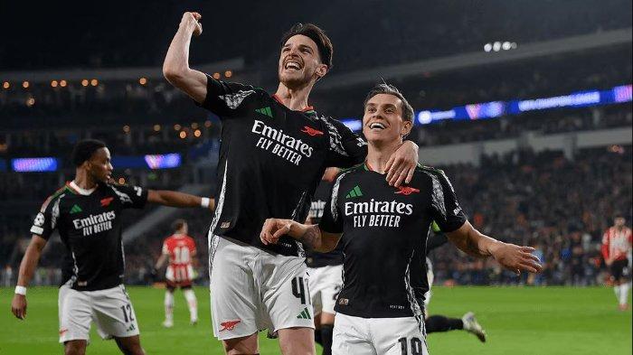 Selebrasi duo Arsenal, Leandro Trossard (kanan) dan Declan Rice (kiri) saat lawan PSV Eindhoven di leg pertama 16 besar Liga Champions 2024/2025 pada Rabu (5/3/2025) dini hari WIB. (Foto diambil dari laman resmi Arsenal pada Rabu, 5 Maret 2025).
