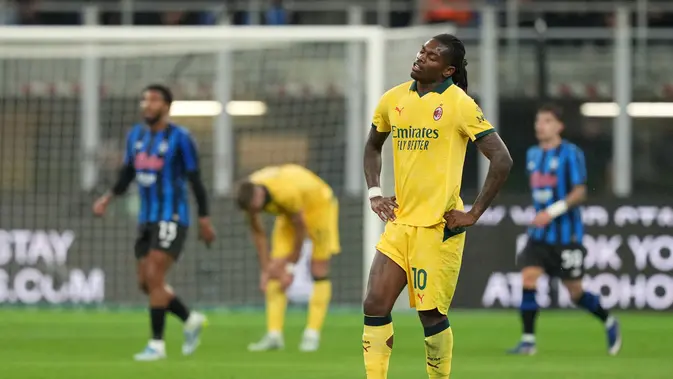 Ekspresi Rafael Leao saat gawang AC Milan dijebol Atalanta di laga pekan ke-36 Liga Italia 2025/2026 di San Siro, Senin (11/05/2026) dini hari WIB. (AP Photo/Antonio Calanni)