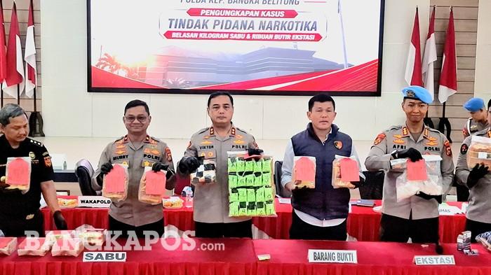 Kapolda Bangka Belitung, Irjen Pol Viktor T Sihombing saat memimpin konferensi pers ungkap kasus narkotika, Kamis (27/8/2026).