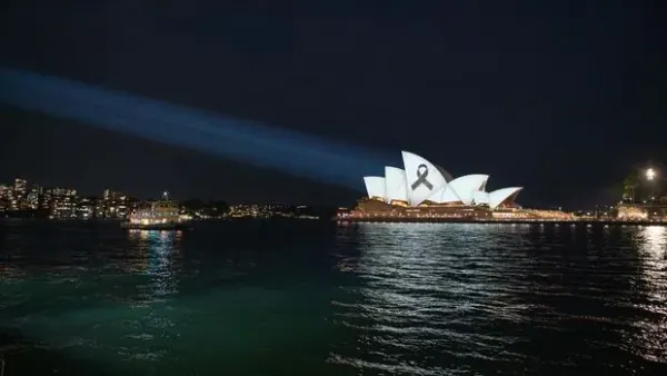 The Sydney Opera House is illuminated with a black ribbon, as part of the national day of mourning for victims of the Bondi Junction attack on Saturday, in Sydney, Australia April 15, 2024. AAP Image/Flavio Brancaleone via REUTERS ATTENTION EDITORS - THIS IMAGE WAS PROVIDED BY A THIRD PARTY. NO RESALES. NO ARCHIVE. NEW ZEALAND OUT. AUSTRALIA OUT. NO COMMERCIAL OR EDITORIAL SALES IN NEW ZEALAND AND AUSTRALIA