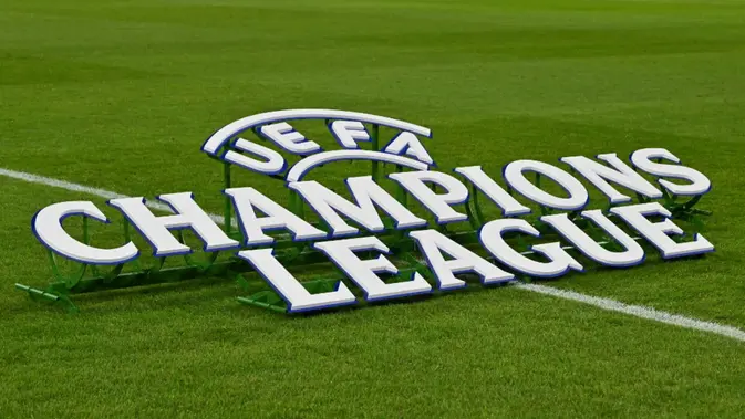 Ilustrasi logo Liga Champions Logo Liga Champions UEFA ditampilkan sebelum pertandingan Liga Champions antara FC RB Salzburg dan Paris Saint-Germain di Salzburg, Austria, pada 10 Desember 2024. (KERSTIN JOENSSON/AFP)