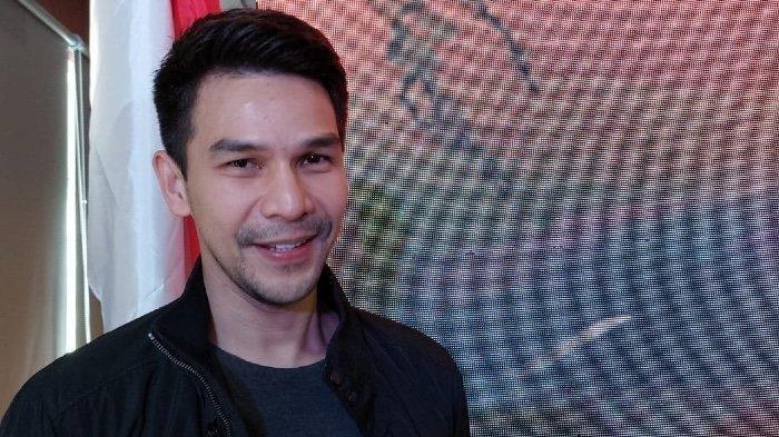JONATHAN FRIZZY TERSANGKA - Potret pemain sinetron Jonathan Frizzy alias Ijonk disela media gathering Sumatera Bike Week 2022 di kawasan Senayan, Jakarta Pusat, Minggu (5/6/2022). Terseret kasus vape bermasalah, Jonathan Frizzy diperiksa polisi. Kini Polisi menetapkan artis Jonathan Frizzy (JF) sebagai tersangka vape ilegal berisikan etomidate (obat keras)..