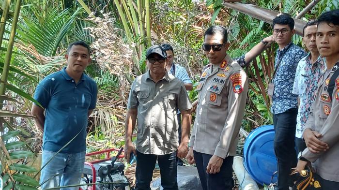bersama Kapolres Sitaro, AKBP Ronald Andry Mauboy, memantau kondisi sumber