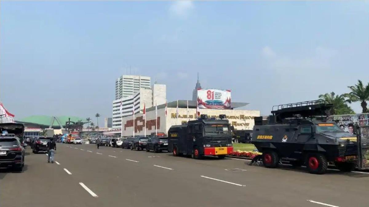 DEMO AGUSTUS DPR - Kendaraan taktis (rantis) beserta aparat gabungan TNI-Polri disiagakan di halaman kompleks parlemen, Senayan, Jakarta Pusat, jelang aksi unjuk rasa, Kamis (27/8/2026)