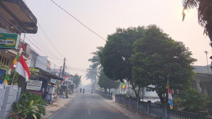 20260828 - Kondisi wilayah Telanaipura, Kota Jambi pagi ini diselimuti kabut asap