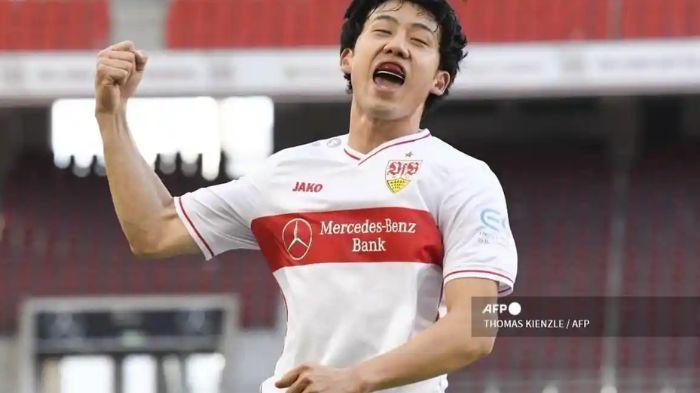 STUTTGART VS EINTRACT - Gelandang Stuttgart Jepang Wataru Endo merayakan gol kedua timnya saat pertandingan sepak bola Bundesliga divisi satu Jerman antara VfB Stuttgart dan Schalke 04 di Stuttgart, Jerman barat daya, pada 27 Februari 2021.