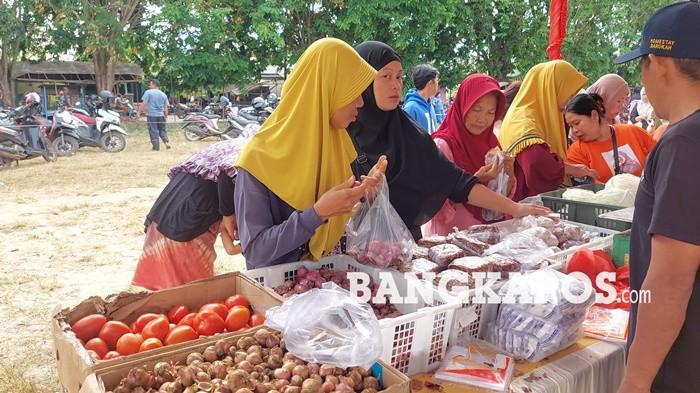 BAWANG MERAH -- Komoditas bawang merah yang dijual di Pasar Terminal Toboali, Jumat (28/8/2026). Pemkab Bangka Selatan kini mulai mengembangkan komoditas bawang merah sebagai upaya memenuhi kebutuhan pangan lokal.