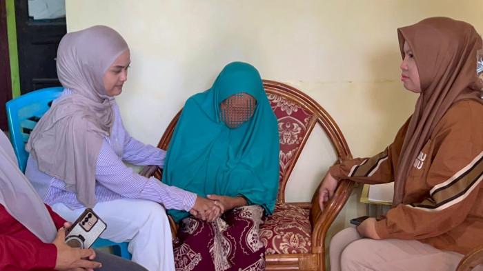KORBAN RUDAPAKSA - Potret korban rudapaksa saat ditemui TribunGorontalo.com di kediamannya, Kamis (27/8/2026).