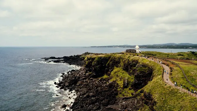 Jeju Island, South Korea. (Photo: rawkkim/Unsplash)