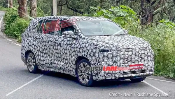 Spyshot Toyota Innova Hycross (Zenix) facelift