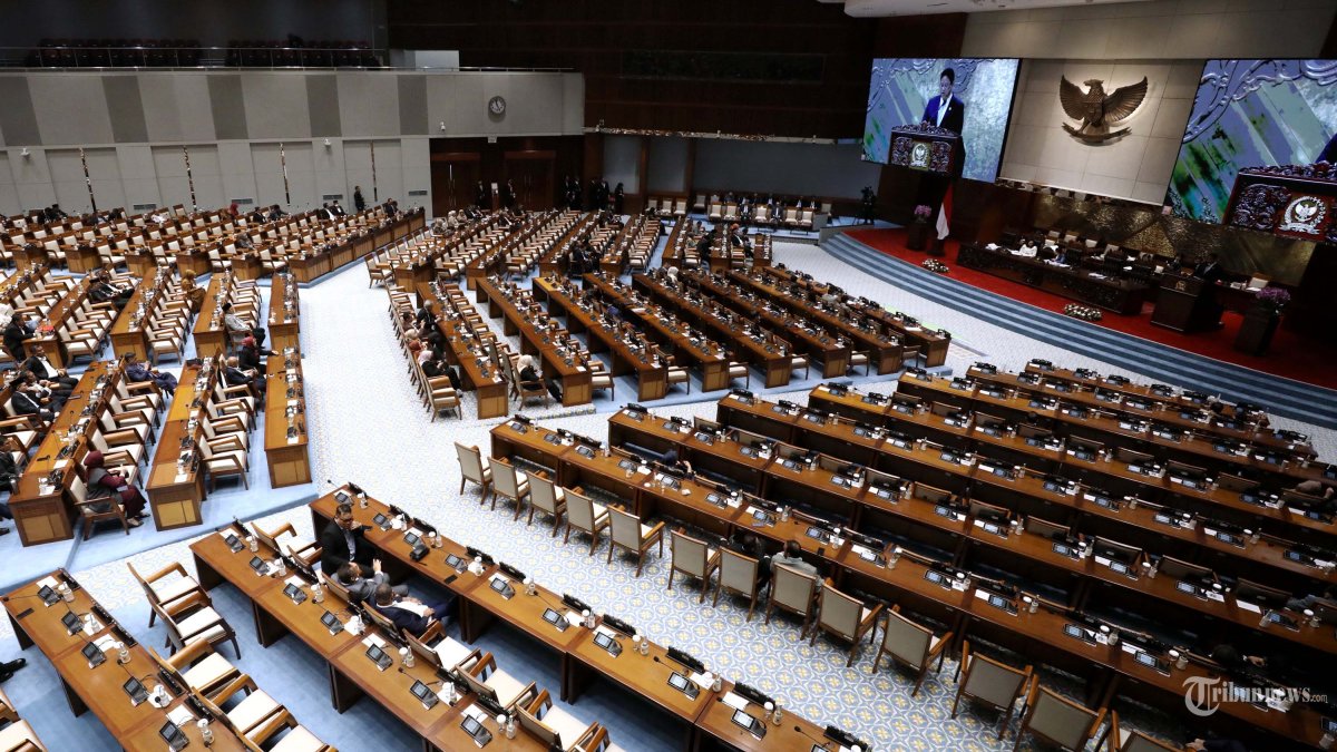 PARIPURNA DPR - Suasana Rapat Paripurna DPR ke-3 Masa Persidangan I Tahun Sidang 2026-2027 di Kompleks Parlemen, Senayan, Jakarta, Kamis (27/8/2026). Rapat Paripurna ke-3 DPR Masa Persidangan I Tahun Sidang 2026???2027 menegaskan komitmen untuk merampungkan Rancangan Undang-Undang (RUU) tentang Perampasan Aset dan pengesahan RUU Perampasan Aset??ditargetkan paling lambat pada 15 Desember 202. TRIBUNNEWS/IRWAN RISMAWAN