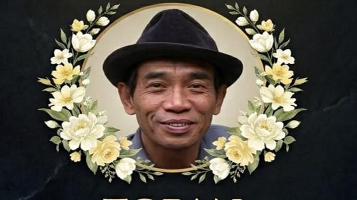 MENINGGAL DUNIA - Pelawak ketoprak legendaris, Topan Sugianto bin Doel Ghani, mengembuskan napas terakhir di kediamannya di Desa Sukoraharjo, Kecamatan Kepanjen, Kabupaten Malang, pada Kamis (27/8/2026) dalam usia 71 tahun.