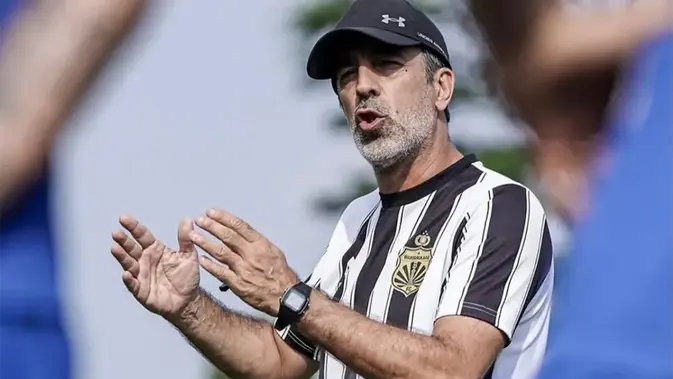 Oscar Bruzon Barreras, pelatih Bhayangkara FC. (Dok. ileague.id)