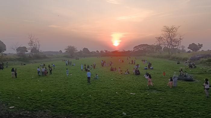 EMBUNG WANAKAYA - Suasana di Embung Wanakaya di Jalan Pahlawan, Desa Wanakaya, Kecamatan Gunung Jati, Kabupaten Cirebon, Jumat (28/8/2026) sore