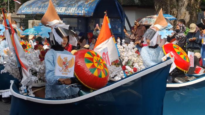 PAWAI KENDARAAN HIAS - Pemerintah Provinsi Bangka Belitung merayakan perayaan HUT ke-81 Republik Indonesia dengan menggelar pawai kendaraan hias di Kota Pangkalpinang pada Sabtu (29/8/2026).