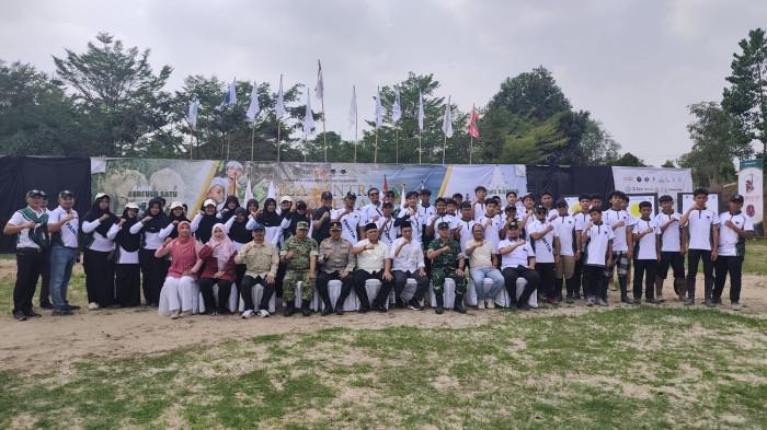 BERKUDA MEMANAH - Jajaran pengurus KONI Banten, Pengprov FN PBM Banten, dan tamu undangan berfoto bersama usai pembukaan Liga Santri Indonesia Seri ke-2 di Noor Stable, Serang, Banten, Jumat (28/8/2026).