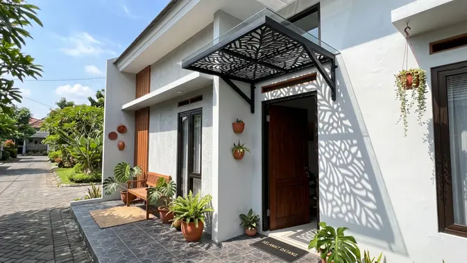 Model Kanopi Kecil di Atas Pintu Rumah  (AI Generated)