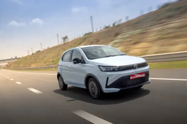 2026 tata tiago icng in motion.jpg