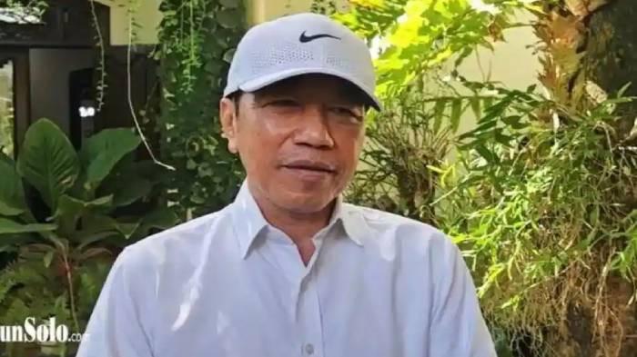 TAK SELESAI - Dalam foto: Presiden RI Joko Widodo (Jokowi) saat ditemui di kediamannya di Surakarta, Jawa Tengah pada Senin (25/5/2026). Kasus tudingan ijazah palsu Jokowi disebut tak akan selesai meski yang asli ditunjukkan.
