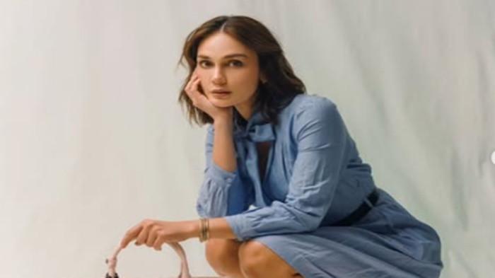 DITUDING KE GUNUNG KAWI -- Luna Maya menjadi perbincangan setelah dituding seorang warganet di platform Threads sering pergi ke Gunung Kawi agar tetap kaya dan awet muda di usia 42 tahun.