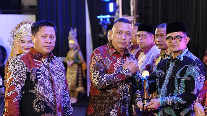 Award Pemimpin untuk Aceh Bangkit