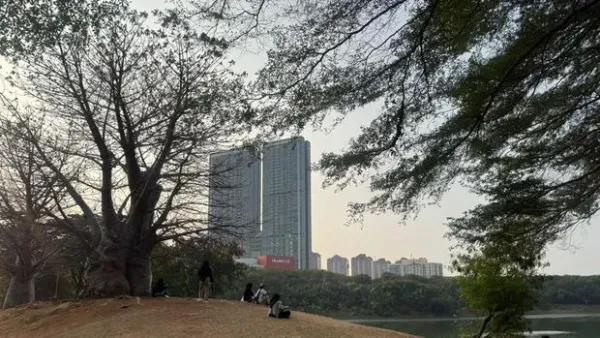 Suasana Taman Waduk Ria Rio di Jaktim (Adhfar/detikcom)