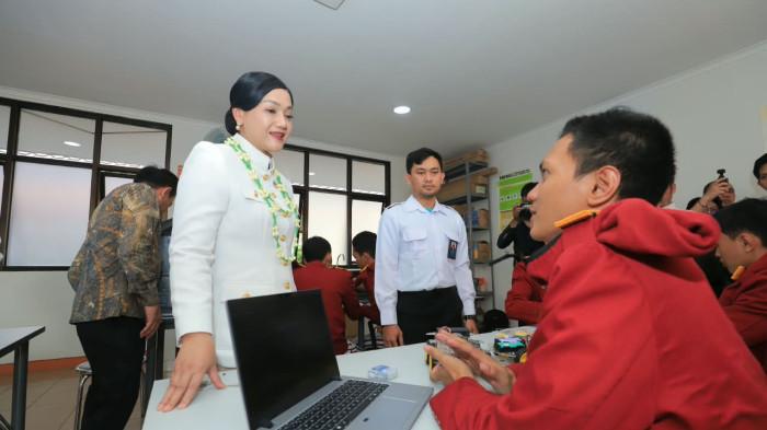 SOSOK -  Ketua Dewan Komisioner OJK, Friderica Widyasari Dewi.