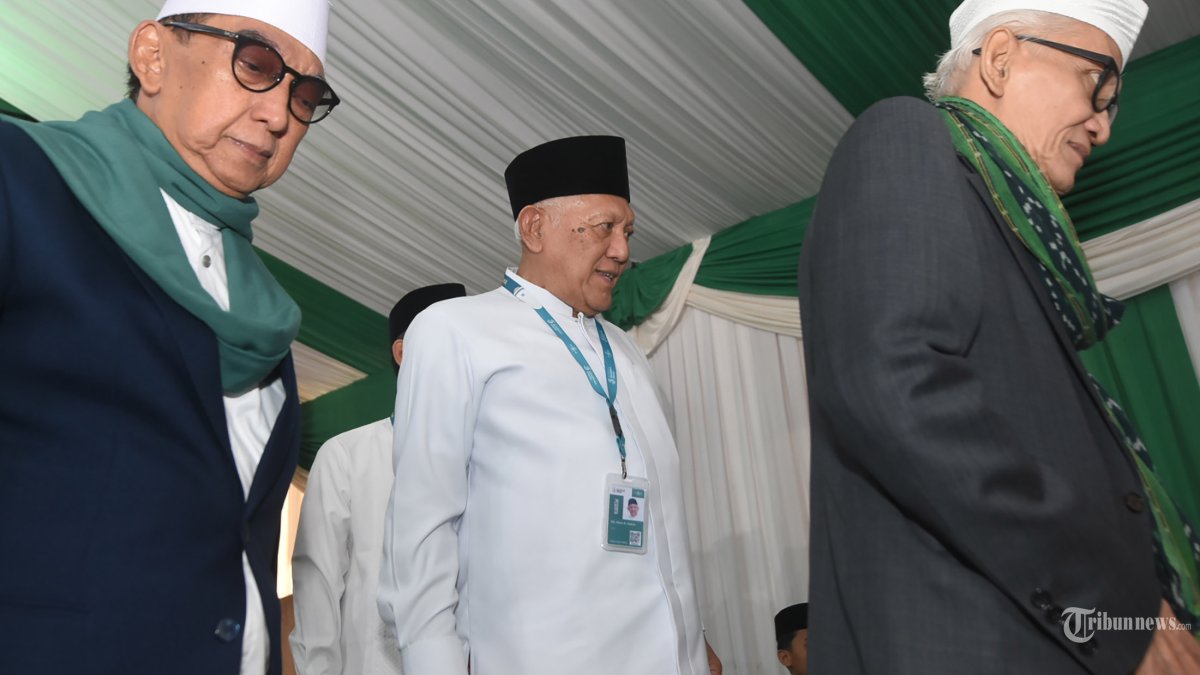 KETUM PBNU TERPILIH - KH Abdul Hakim Mahfudz atau Gus Kikin terpilih sebagai Ketua Umum PBNU periode 2026-2031 dalam Muktamar ke-35 di Ponpes Bahrul Ulum Tambakberas Jombang, Senin (31/8/2026). Dalam proses tabulasi penjaringan nama sebelum dibawa ke AHWA, Gus Kikin mendapat 472 suara dari total 552 pemilik suara. SURYA/AHMAD ZAIMUL HAQ