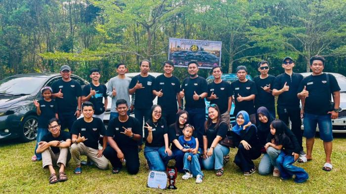 Vios Family Pekanbaru (VFP) saat mengikuti Kopdargab FOR ke-9 sekaligus Anniversary ke-9 FOR di Taman Rekreasi Alam Mayang, Pekanbaru. Kegiatan ini menjadi ajang silaturahmi sekaligus momentum bagi VFP menunjukkan eksistensinya di komunitas otomotif Riau.