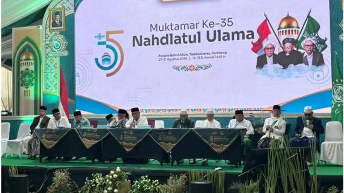 GUS KIKIN KETUM PBNU - Jajaran AHWA saat membacakan hasil musyawarah mufakat dalam proses pemilihan Ketua Umum PBNU periode 2026-2031, Senin (31/8/2026). Hasilnya, KH Abdul Hakim Mahfudz, pengasuh ponpes Tebuireng Jombang terpilh sebagai ketua umum. (Yusron Naufal Putra)