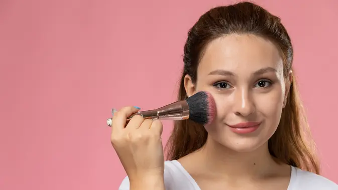 Bagaimana Jika Liquid Blush Terlanjur Terlalu Tebal? [Dok/freepik]