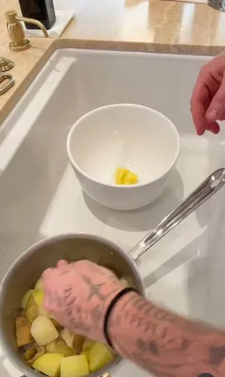 Resep Pie yang Dibagikan Brooklyn Beckham Diejek Netizen, Kenapa Ya?