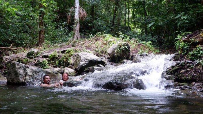 Air panas Blidit di Desa Egon, Kecamatan Waigete, Kabupaten Sikka, NTT.